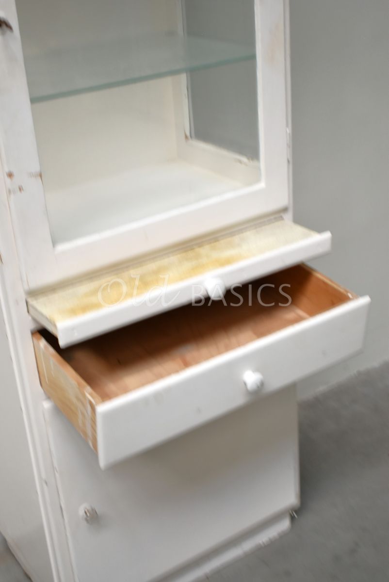 Detail van Dokterskast, wit, materiaal hout